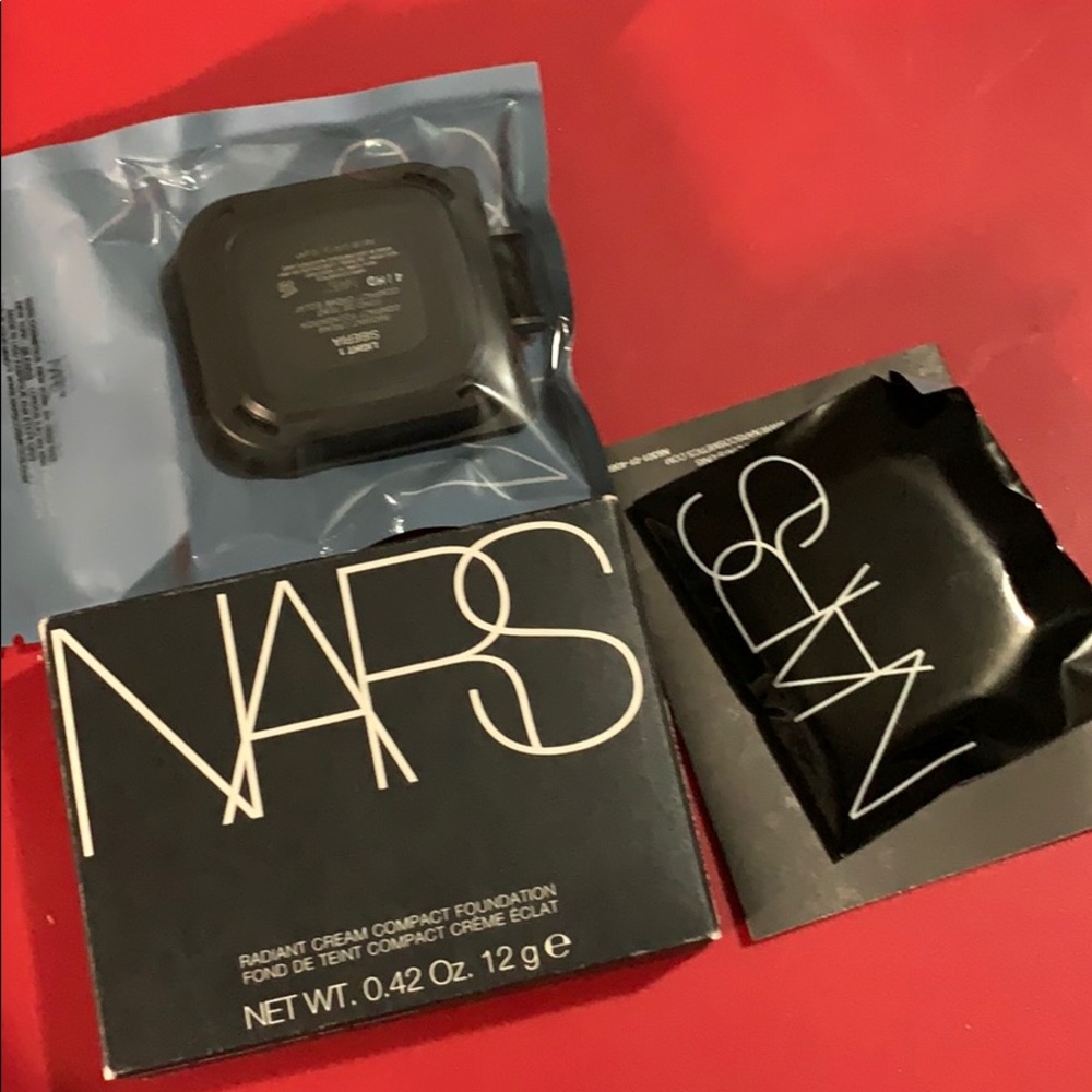 Cream Compact Foundation light 1 Siberia 6301 refill